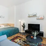 Sunny Condo In The Center Of Vrsovice