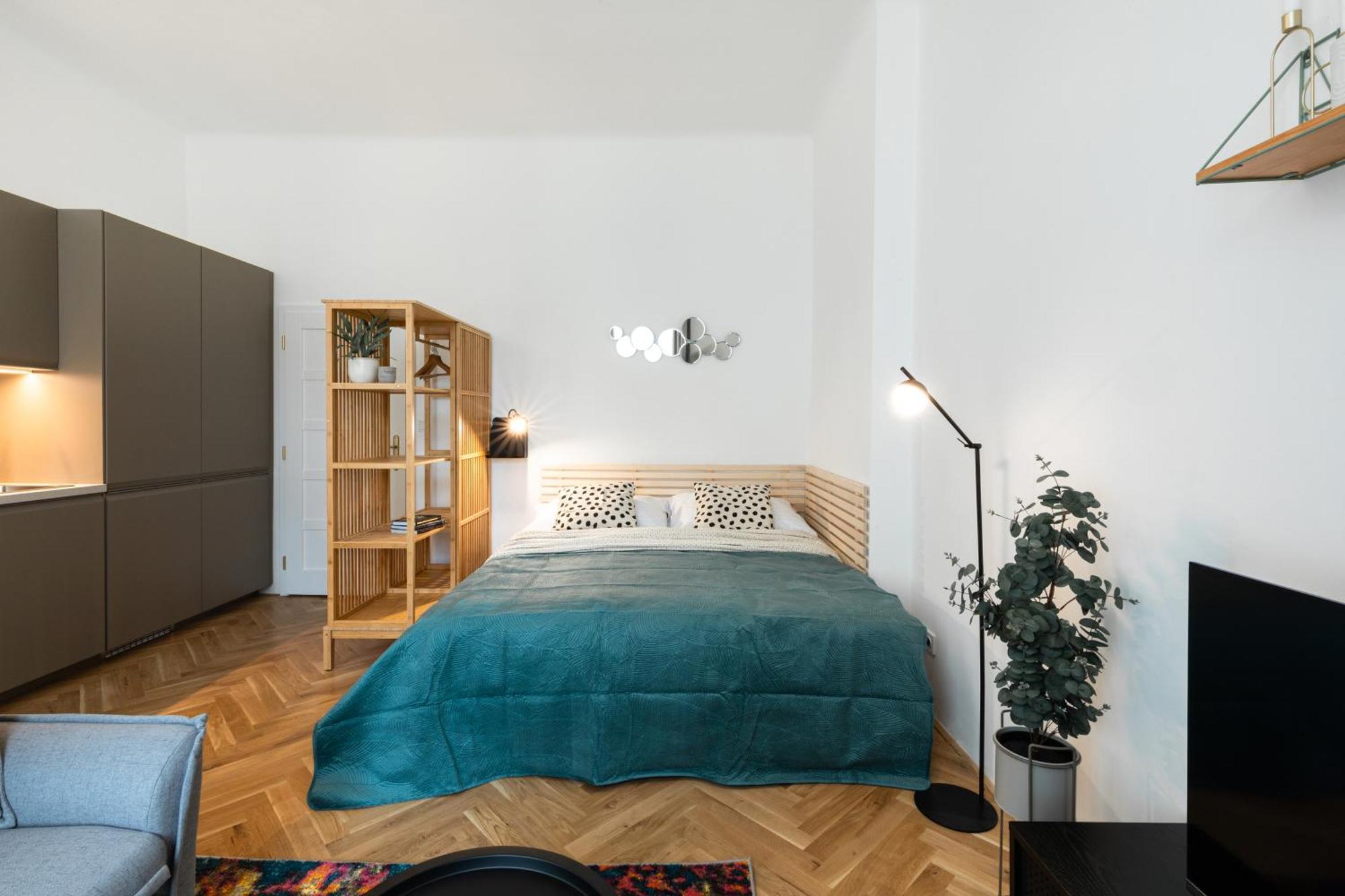 Sunny In The Center Of Vrsovice Apartment *